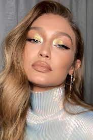 15 Easy Celebrity Makeup Looks That Will Inspire You To Switch It Up This Fall Beautysecrets Purple Makeup Looks Vintage Makeup Looks Gold Makeup Looks