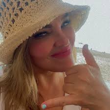 Buen fin de semana! We're heading to Manzanillo to do a mezcal tasting. Get  to see friends from the states and I imagine we'll make some new friends  too. Have a great