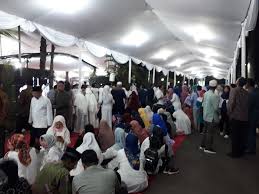 Ini adalah rangkaian kegiatan doa yang dilakukan oleh pihak keluarga baik di jakarta dan di batam dan hari ini merupakan kegiatan 40 harinya ujar adik pada tribun batam. Sby Lakukan Hal Tak Biasa Saat Tahlilan 40 Hari Ani Yudhoyono Emosi Saya Belum Stabil Katanya Surya