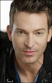 Raise Me Up": Levi Kreis Joins Sutton Foster, Joshua Henry and Cast of  Violet