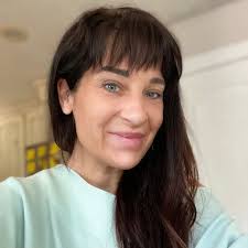 Sue Rowe (@sueroweofficial) • Instagram photos and videos