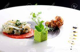Alta Cucina Gourmet Antipasto Calamari Gamberi Tempura E Chorizo Idee Alimentari Antipasti Gourmet Gourmet