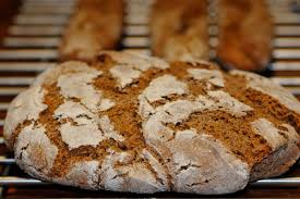 Mit dem pizzastein gelingt eine leckere pizza mit knusprigem boden √ pizzastein für den backofen und grill √. Brot Auf Pizzastein Im Gasi Grillforum Und Bbq Www Grillsportverein De