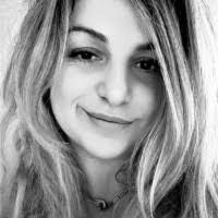 Lauren Falconer's Instagram, Twitter & Facebook