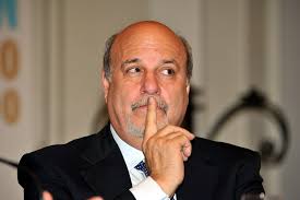 Perché Renzi non è Macron ma dovrebbe fare come Cameron. La versione di  Alan Friedman