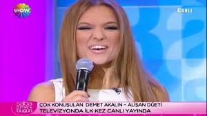 Alisan Demet Akalin Melekler Imza Topluyor 2011 Ilk Kez Video Izle Indir Videoindirelim Com