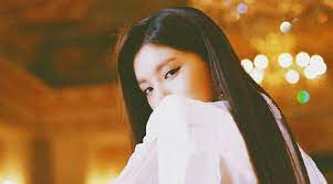 Pin By Mouyeng Eam On Yiren Everglow Photoshoot Poses Poses Photoshoot