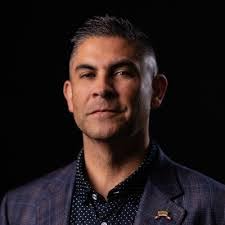 Eric Lupton's Instagram, Twitter & Facebook