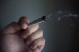 Fumer en soirée, pour moi, c'était totalement inoffensif, et je trouvais nos soufflettes de fin de soirées hyper romantiques. Cannabis Avons Nous Tous Deja Fume Un Joint