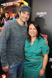 Avellán được sinh ra ở caracas, venezuela. Robert Rodriguez Bob Weinstein Elizabeth Avellan Elizabeth Avellan Photos Zimbio