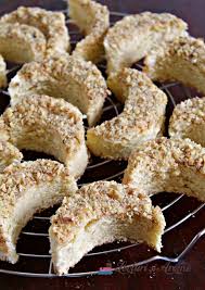 Retetele sunt alese cu grija, incercate si impartite in 7 capitole, de la de la preparate traditionale romanesti la deosebite imbinari de arome din lumea larga, vei gasi aici toate ingredientele si retetele de sarbatori. Top 15 Retete De Prajituri Festive Pentru Sarbatori Lecturi Si Arome