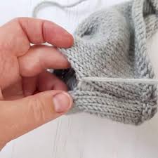 Would You Like To Sew Invisible Seams Like This Video In 2020 Knitting Stitches Tutorial Hand Knitting Knitting Patterns
