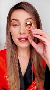 Enhance Your Lashes with Shiseido Eyelash Curler