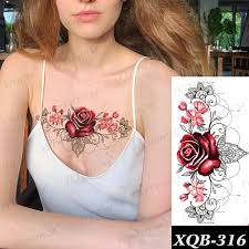 Hay tatuajes en el cuello para todos, bien tengas un estilo un poco más discreto o bien seas más atrevidas arriesgada, y esta zona del cuerpo, se ha vuelto muy popular para las mujeres, ya que un tatuaje en el cuello de una mujer, atrae todas las miradas a esta sensual parte del cuerpo. Pegatinas Rosas Sexys Para Mujer Decoraciones De Arte Corporal Tatuajes Temporales Para El Pecho Cuerpo Impermeable Bordes Piernas Y Brazos Tatuaje Falso Para Mujer Flor Para El Cuello Tattoo Y Piercing