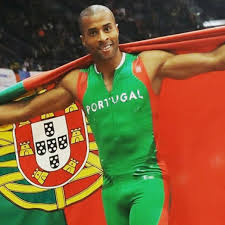 On his third jump he broke his national indoor record with 17.40 metres. Nelson Evora Campeao Nacional Dedica Titulo Aos Portugueses Bom Dia Alemanha