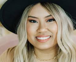 Stella Mead's Instagram, Twitter & Facebook