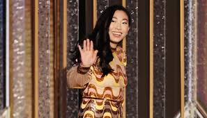 The official instagram account of the hollywood foreign press association (hfpa) and the golden globe® awards. Golden Globes 2021 Awkwafina Wore A Deep Side Part Inspired By The 70s See Photos Allure