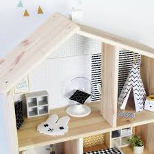 Puppenbett selbst bauen 7 tolle. Ikea Bugelperlen Und Damit Miffy Teppich Fur Puppenhaus Basteln Puppenmobel Puppenhaus Barbie Haus Mobel