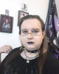 Just another one from last week, I really need to dye my hair again 😅 I  hope everyone is having a good weekend 💜💜