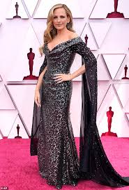 Frances mcdormand took home the oscar for best actress for her role in three billboards outside ebbing, missouri sunday night, but, as host frances mcdormand makes space for other women in the entertainment industry during her acceptance speech by asking all of the female nominees to stand. Oscars Red Carpet 2021 Marlee Matlin 55 Wears Long Black And Silver Gown For 93rd Academy Awards Aktuelle Boulevard Nachrichten Und Fotogalerien Zu Stars Sternchen