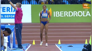 La venezolana yulimar rojas, con una impresionante distancia de 15,37 metros, revalidó su título mundial en el triple salto en la final de este sábado rojas se quedó a 13 centímetros del récord del mundo, su otro reto en doha 2019, pero fue suficiente para lograr cómodamente su segundo oro. Yulimar Rojas La Venezolana Conquista Nuevo Record Mundial De Salto Triple 15 43m Youtube