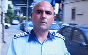 Procurorii, însoţiţi de ofiţeti dga şi poliţişti de frontieră, au descins la mai multe adrese pentru a căuta probe în dosar. Dosarul Max PoliÅ£istul Sifon Care DÄƒdea Ponturi SpÄƒrgÄƒtorilor De LocuinÅ£e De Lux Din Timisoara Condamnat La Inchisoare Cu Suspendare