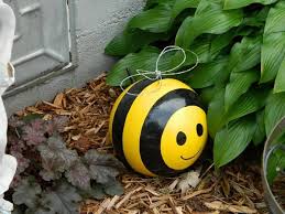 25 Diy Summer Garden Decoration Ideas With Bowling Balls