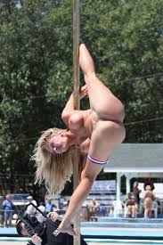 ポールダンスエロ画像】海の向こうの海外美女のポールダンスは激しくエロかった…（17枚） | エロ画像ギャラリーエロ画像ギャラリー