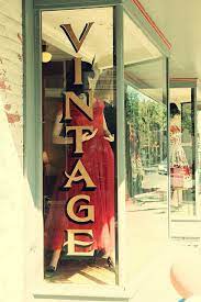 Pretty Vintage Window Displays Vintage Windows Vintage Shop Display Vintage Shops