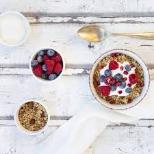 Als topping mandarinenhälften, kiwischeiben, himbeeren, leinsamen, müsli mit haferflocken und trockenfrüchten beimischen und den nachtisch genießen. Musli Selber Machen Die Besten Zutaten Wie Sie Wirken Bildderfrau De