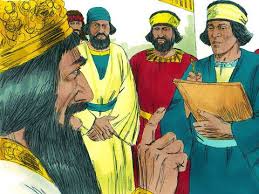 Freebibleimages Daniel In The Lions Den Daniel Is Thrown Into The Lions Den After Refusing To Stop Praying To God Da In 2020 Daniel And The Lions Lions Daniel