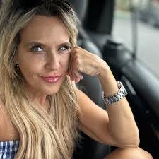 Delonni Mathews updated her profile picture.