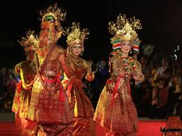 Tari saman yaitu tari yang berasal dari suku gayo. Tari Tanggai Pengertian Sejarah Keunikan Gerakan Dan Fungsinya