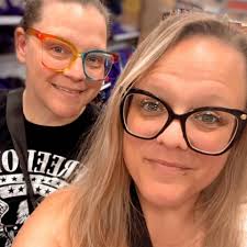 Shedletsky and 1x makes cake for brighteye