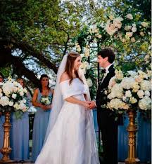 Ground, blue sky with white clouds, sunshine, green lawn and flowers are all blessing for romantic outdoor wedding ceremony, and they are lawn wedding ceremony is fashion nowadays. Floral Arrangement Ideas For Your Outdoor Wedding The Plant Gallery