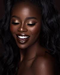 Si vous vous demander pour quel style de maquillage vous allez craquer cette saison, je vous propose de découvrir une sélection des plus belles idées maquillage mariage naturel peau noire. Quel Maquillage Pour Peau Noire Mate Ou Ebene