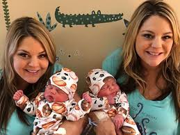 Dos Hermanas Gemelas Dan A Luz El Mismo Dia Y Hacen Realidad Su Sueno