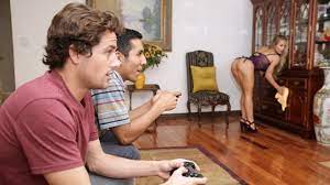 Arkadaşının Annesi Tarafından Tahrik Edilen Genç Onun Amına Koydu - Porno  İzle