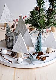 Weihnachtliche Baume Aus Modelliermasse Modelliermasse Weihnachten Weihnachten Tischdeko Weihnachten