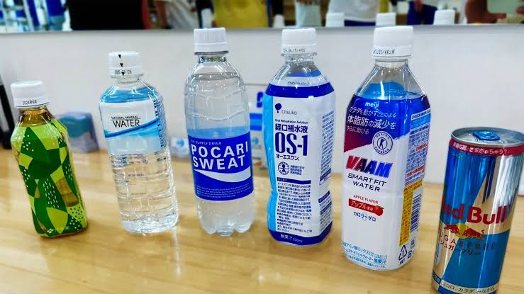 運動中の正しい飲み方（AI 生成）