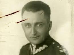 🇵🇱 Rotmistrz Witold Pilecki z żoną Marią, Legionowo, rok 1944. Miłej  niedzieli!