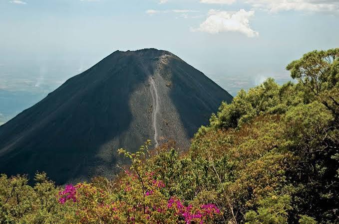 El Salvador | Central America, History, Politics, Economy, Geography, Flag,  & Map | Britannica