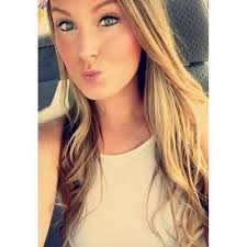 Nicole (@holymolynicoley)