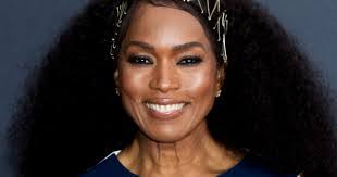 Juliet Moss's Instagram, Twitter & Facebook