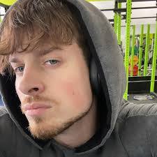 Adriel Oliver's Instagram, Twitter & Facebook