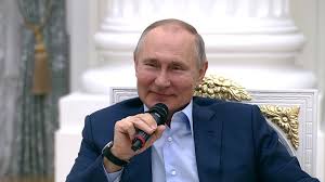 В 1979 году, окончив курсы переподготовки в москве, вернулся в родной город. Vladimir Putin Poprosil Ne Pripisyvat Emu Eshe Odin Dvorec