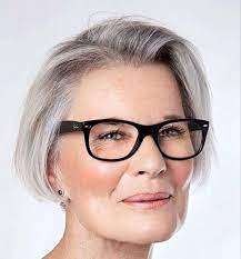 Coupes de cheveux avant apres. Relooking Coiffure Femme 50 Ans Nos Idees De Looks Avec Lunettes