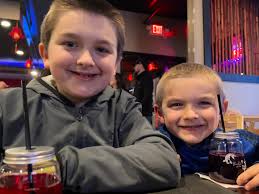 Has anyone been to Roni's Mac bar?