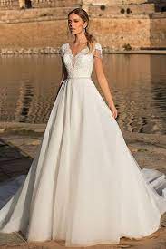 Pin By Muriel Van Den Bemt On Dresses Clearance Wedding Dresses Discount Wedding Dresses Applique Wedding Dress