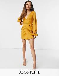 Asos design curve exclusive pleated midi dress with kimono sleeve and tie waist in print. Pagina 2 Abbigliamento Da Cerimonia Petite Completi E Blazer Petite Asos